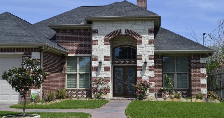 Are you looking for ideas for exterior brick and paint color combinations to make your house stand out? Look at these different paint color combinations.