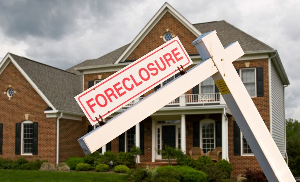 When is it too late to stop foreclosure? How many months can you be late for a foreclosure? Read on to learn all the facts here.