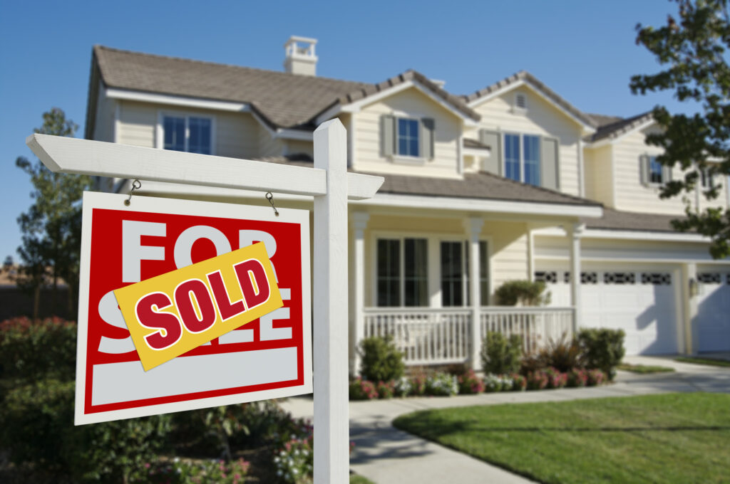 Sometimes, you just need to sell your house fast and move on with your life. Here is a quick guide on how to sell a house quickly.